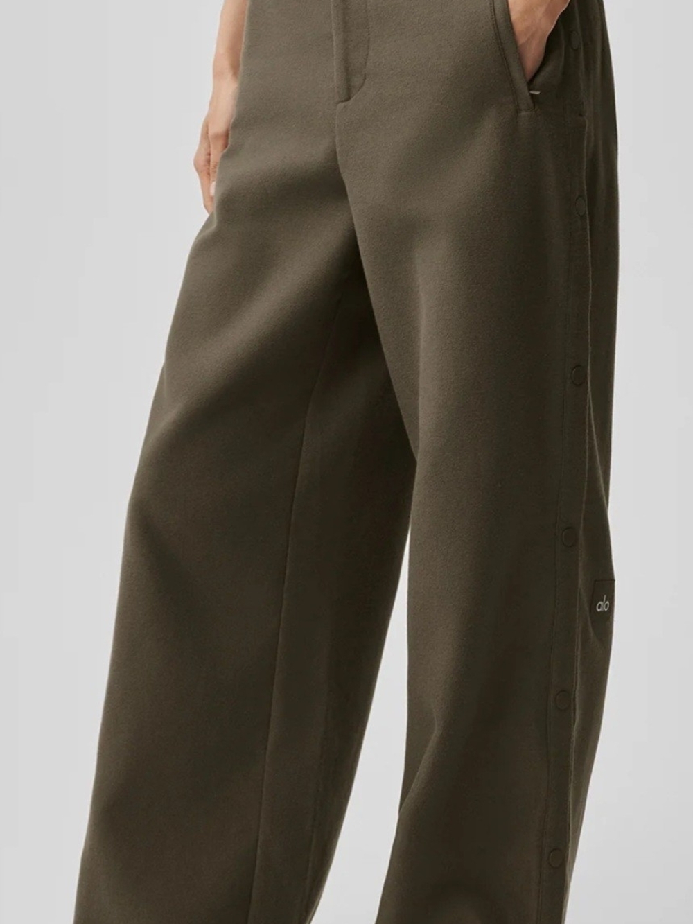 ALO YOGA Mid-Rise Cosmopolitan Snap Pant Size XS nwt